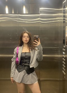 Kleo - escort in Dubai Photo 5 of 12