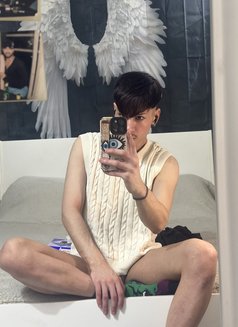 Koko - Male escort in Kuwait Photo 2 of 11