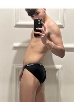 Koko - Male escort in Kuwait Photo 6 of 11