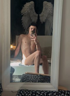 Koko - Male escort in Kuwait Photo 9 of 11