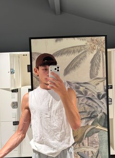 Kolya - Male escort in Dubai Photo 4 of 10