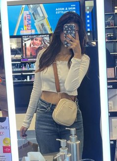 Komal - puta in Hyderabad Photo 4 of 21