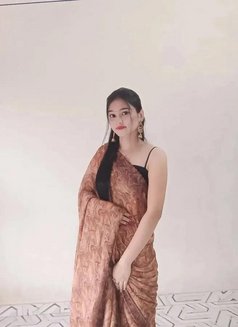 Komal - puta in Kolkata Photo 1 of 2