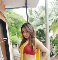 Komal Gupta - puta in Pune