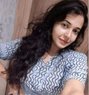Komal Gupta - puta in Pune Photo 1 of 2