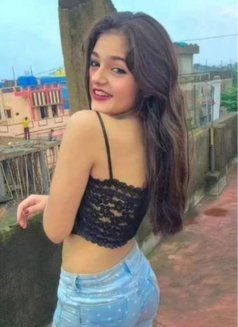 Komal Gupta - puta in Pune Photo 2 of 2