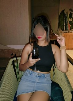Komal -- meet & cam - escort in Pune Photo 3 of 10