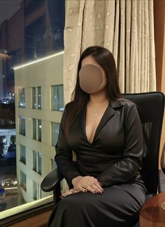 Komal -- meet & cam - escort in Pune Photo 6 of 10