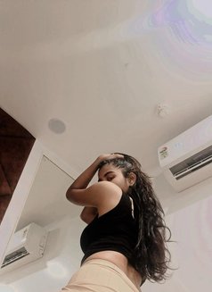 Komal Independent Girl (Incall & Outcall - puta in Noida Photo 2 of 3