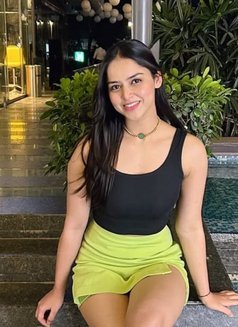Komal - escort in Abu Dhabi Photo 1 of 10