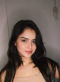 Komal - escort in Abu Dhabi Photo 2 of 10