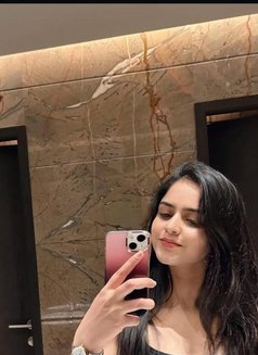 Komal - escort in Abu Dhabi Photo 9 of 10