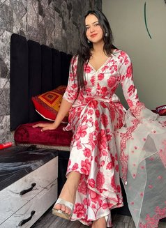 Komal - escort in Dubai Photo 3 of 6