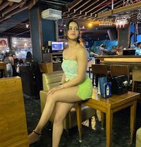 Komal - puta in Dubai