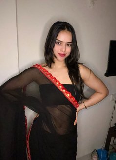 Komal - escort in Dubai Photo 3 of 6