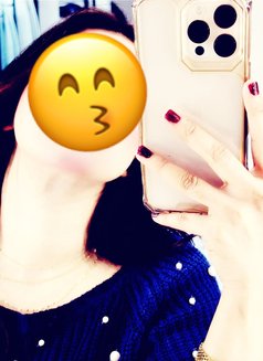 Komal - companion in Dubai Photo 3 of 5