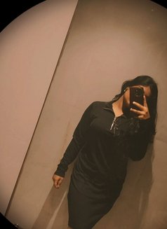 Komal - escort in Gurgaon Photo 2 of 3