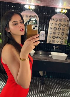 Komal - escort in Dubai Photo 1 of 5