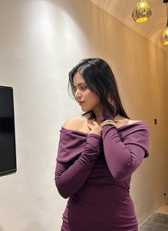 Komal - escort in Dubai Photo 2 of 5
