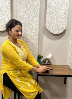 Komal - masseuse in Kathmandu Photo 2 of 5