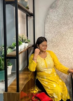 Komal - masseuse in Kathmandu Photo 4 of 5