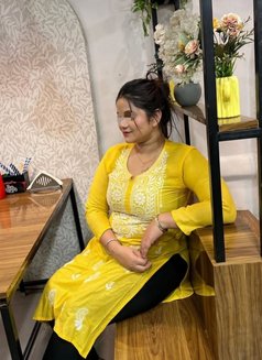 Komal - masseuse in Kathmandu Photo 5 of 5