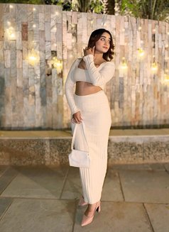 Komal - puta in Visakhapatnam Photo 2 of 4