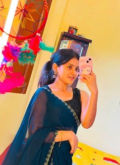 Komal Sharma - puta in Hyderabad Photo 3 of 5