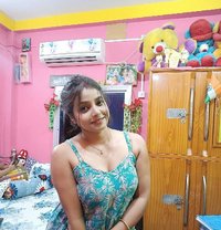 Komal Sharma - puta in Pune Photo 1 of 2