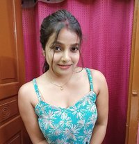 Komal Sharma - puta in Pune