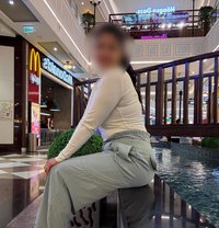 Komal Singh - puta in Gurgaon
