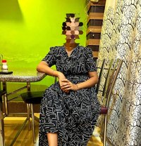 Komal Singh - puta in Gurgaon