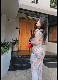 Komaljan - Transsexual escort in Dubai Photo 2 of 4