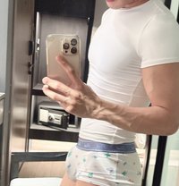 Kongla - Acompañantes masculino in Singapore
