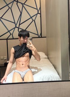 Kongla - Acompañantes masculino in Singapore Photo 5 of 10