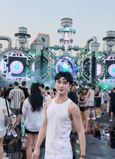 Kongla - Acompañantes masculino in Singapore Photo 9 of 10