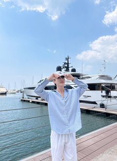 Kongla - Acompañantes masculino in Singapore Photo 10 of 10