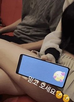 Korean Boutique Mirror Bar - puta in Seoul Photo 8 of 9