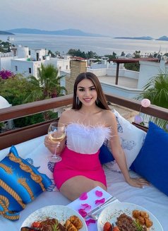 Koregaon Park Top Vip Russian Sexy Girls - puta in Pune Photo 1 of 2