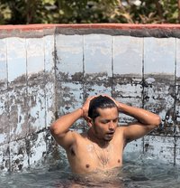 Koushik - Intérprete masculino de adultos in Mumbai