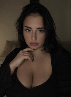 Kraina Seventh Size - puta in Dubai Photo 1 of 6