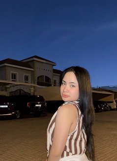Kris - escort in Makati City Photo 3 of 6