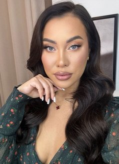 Kris🪭hotty Milf - escort in Dubai Photo 1 of 4