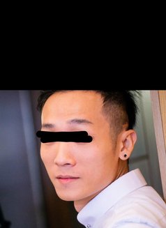 Kris @krissss_li - Male escort in Hong Kong Photo 2 of 3