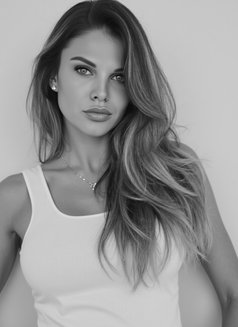 Kris - escort in Singapore Photo 7 of 8