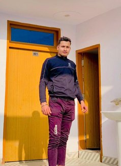 Krish - Male escort in Noida Photo 6 of 8