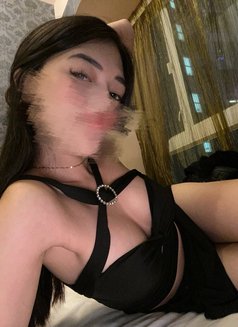 Krista, Simply Unforgettable - puta in Manila Photo 1 of 7
