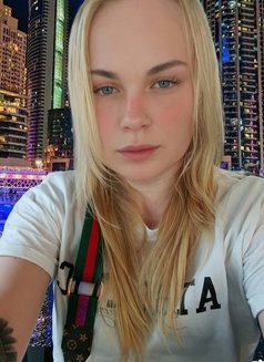 Kristina - puta in Dubai Photo 4 of 5