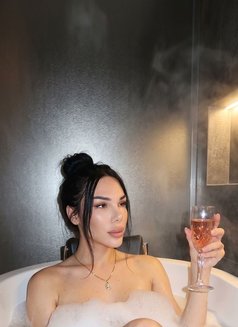 Kristina Xl - Transsexual escort in Jeddah Photo 2 of 12