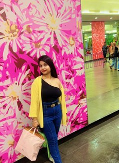 Kriti - puta in Dubai Photo 2 of 5